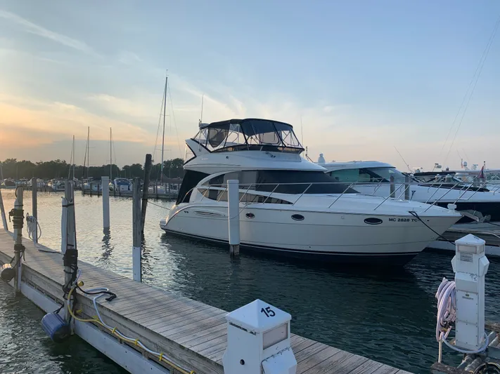 Continuous Wave Yacht Photos Pics 2007 Meridian 391 yacht docked at marina during sunset.