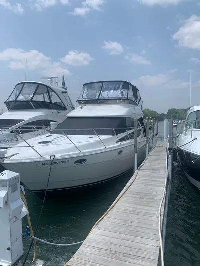 Continuous Wave Yacht Photos Pics 2007 Meridian 391 yacht docked at marina under clear sky.
