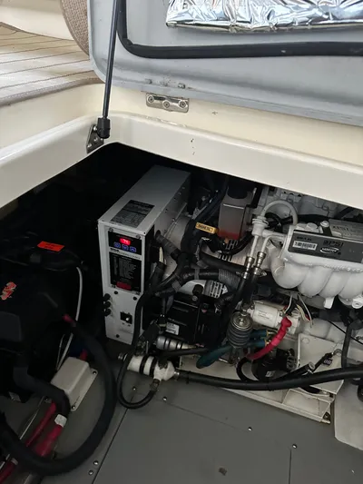 Continuous Wave Yacht Photos Pics Engine compartment of a 2007 Meridian 391 boat, showcasing mechanical components and wiring.