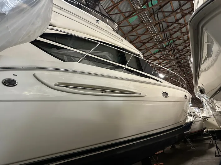 Continuous Wave Yacht Photos Pics 2007 Meridian 391 yacht in storage, showcasing sleek design and polished exterior.