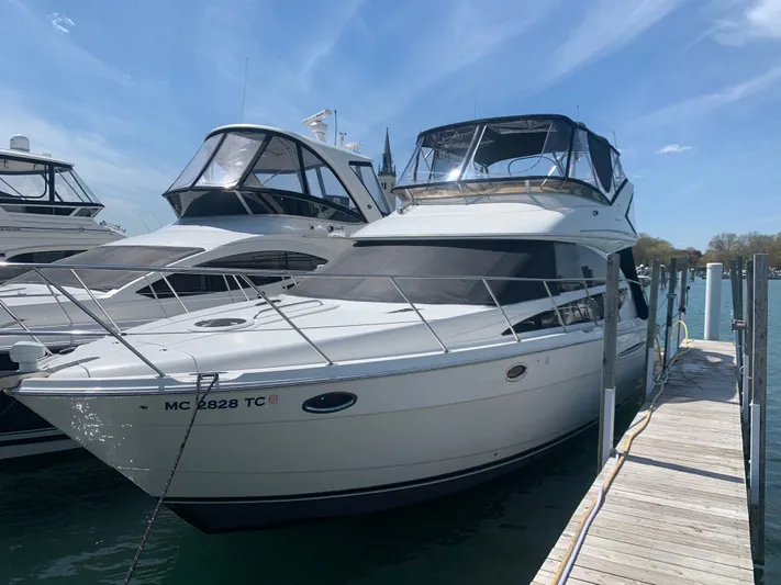 Continuous Wave Yacht Photos Pics 2007 Meridian 391 yacht docked at marina under clear blue sky.