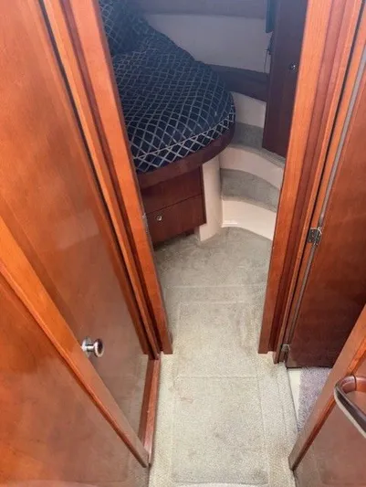 Continuous Wave Yacht Photos Pics Interior of 2007 Meridian 391 yacht showing cozy cabin with wooden finish.