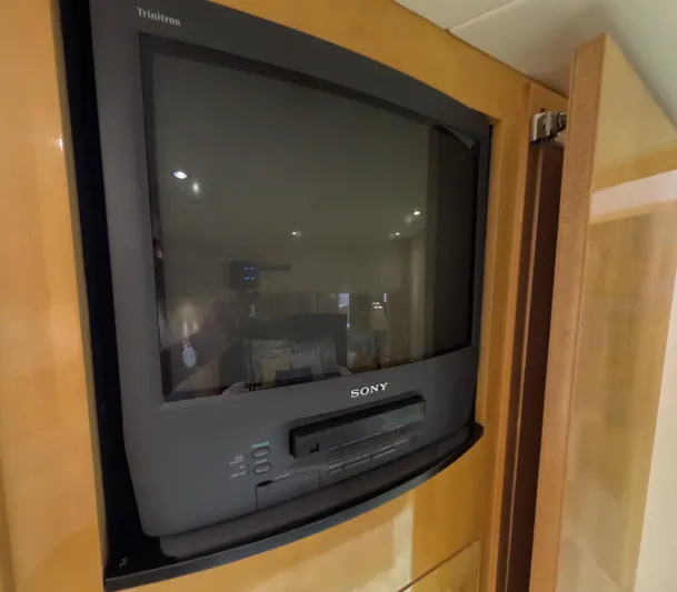 Rock Mama Yacht Photos Pics Sony Trinitron TV inside 2001 Hatteras 55 Convertible yacht cabinet.