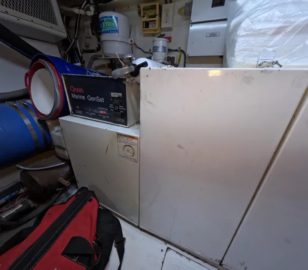 Rock Mama Yacht Photos Pics Engine room of 2001 Hatteras 55 Convertible with Onan Marine GenSet.