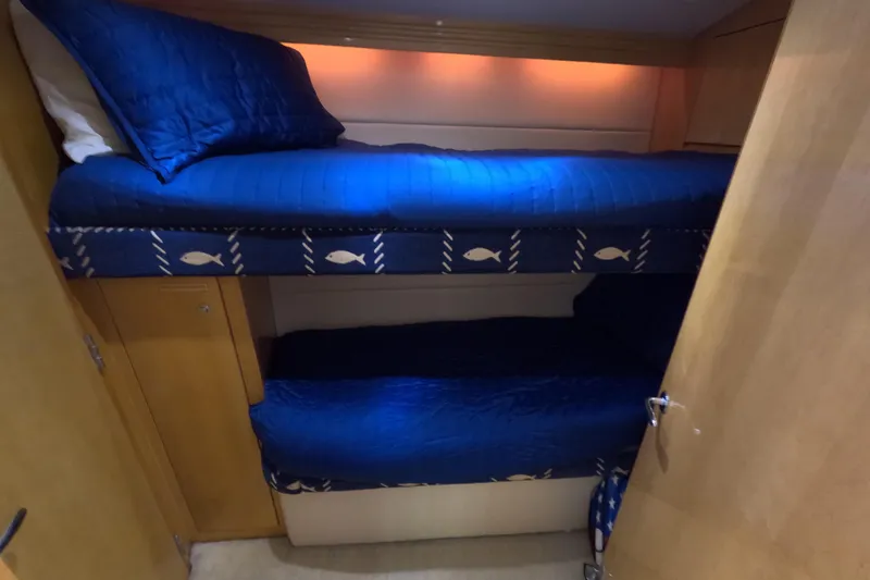 Rock Mama Yacht Photos Pics Bunk beds with blue bedding in a 2001 Hatteras 55 Convertible yacht cabin.