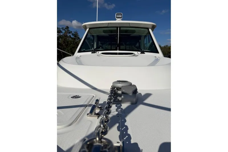  Yacht Photos Pics 2017 Boston Whaler 285 Conquest boat deck with anchor chain, clear sky background.