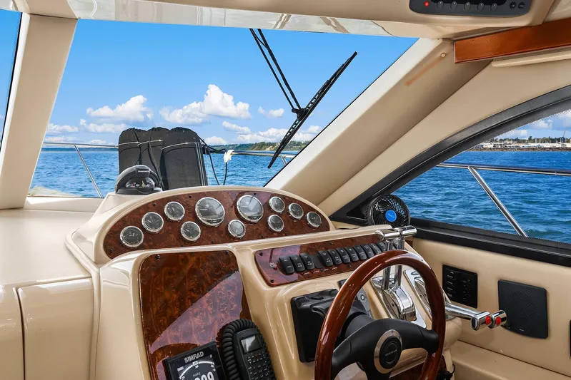 Adventurus Yacht Photos Pics Lower Helm