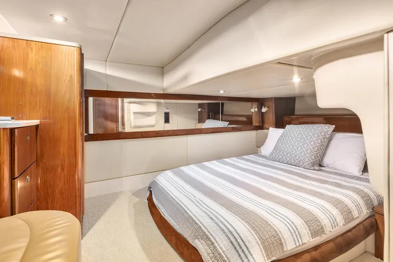 Adventurus Yacht Photos Pics Master Stateroom