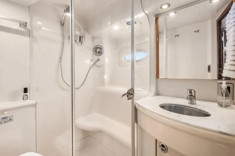 Adventurus Yacht Photos Pics Master Head