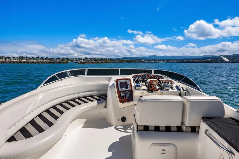 Adventurus Yacht Photos Pics Flybridge