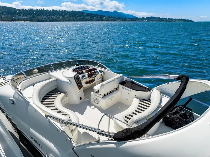 Adventurus Yacht Photos Pics Flybridge