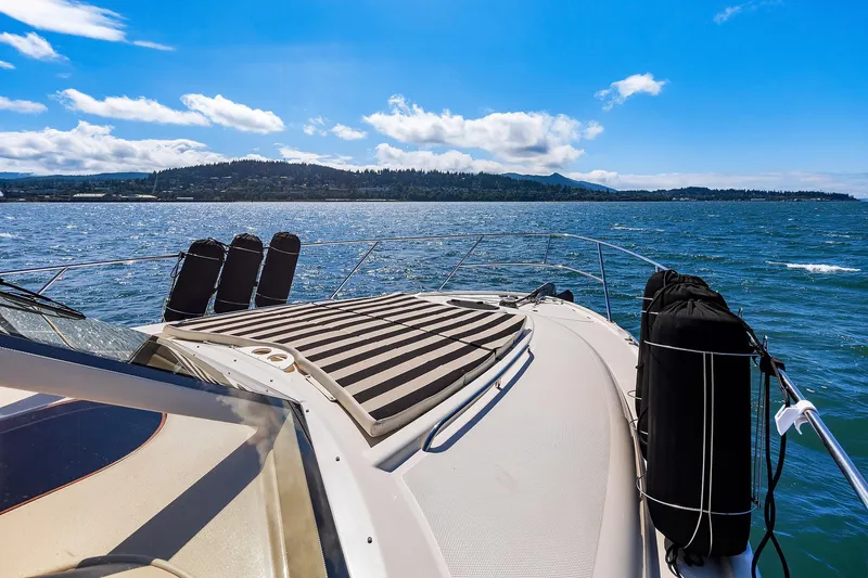 Adventurus Yacht Photos Pics Foredeck