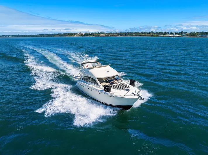 Adventurus Yacht Photos Pics Starboard Bow Profile