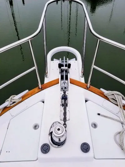 Aquavit Yacht Photos Pics Bow of 2006 Beneteau Swift Trawler 42 with anchor chain and railing.