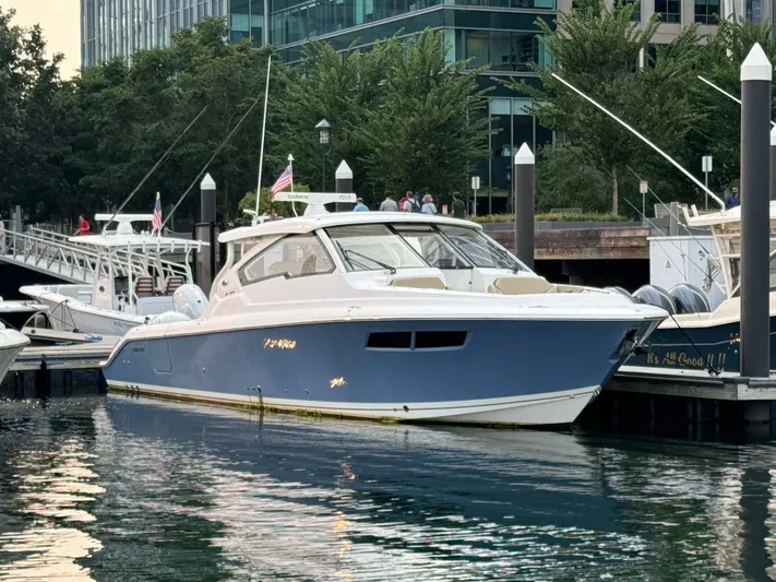  Yacht Photos Pics 2019-PURSUIT-DC-365