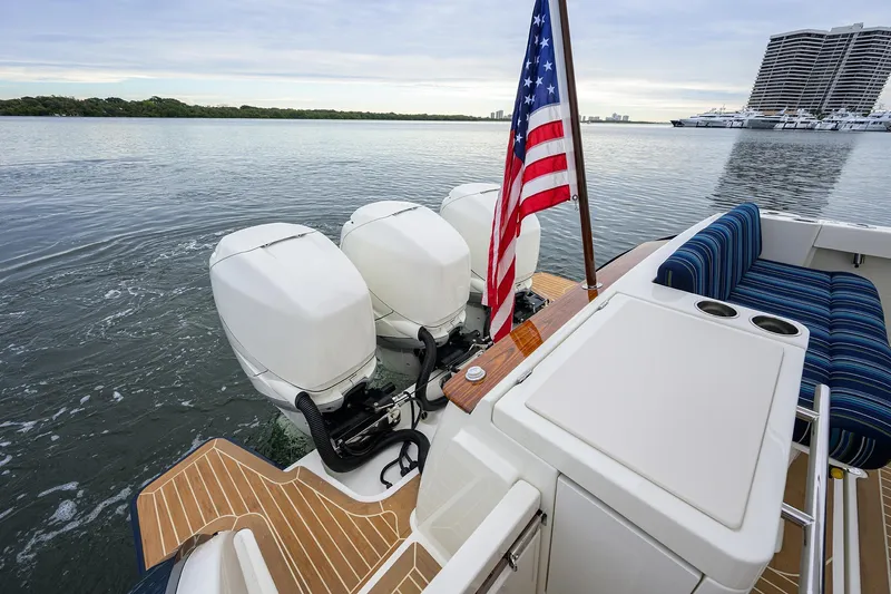 Renie Vee Yacht Photos Pics Hinckley 40X Renie Vie- Engines