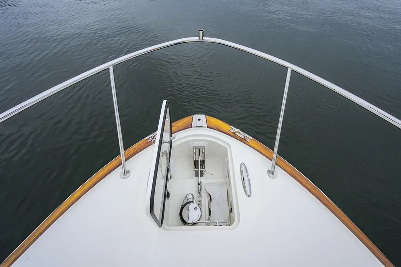 Renie Vee Yacht Photos Pics Hinckley 40X Renie Vie- Bow