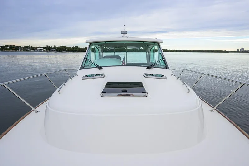 Renie Vee Yacht Photos Pics Hinckley 40X Renie Vie- Bow