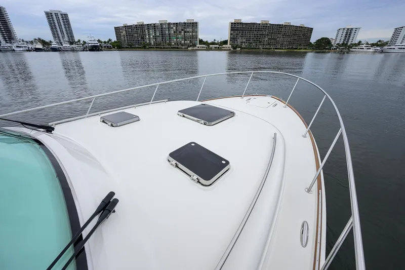 Renie Vee Yacht Photos Pics Hinckley 40X Renie Vie- Bow