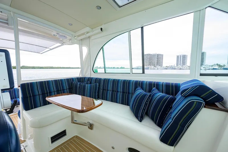 Renie Vee Yacht Photos Pics Hinckley 40X Renie Vie-Salon/Helm