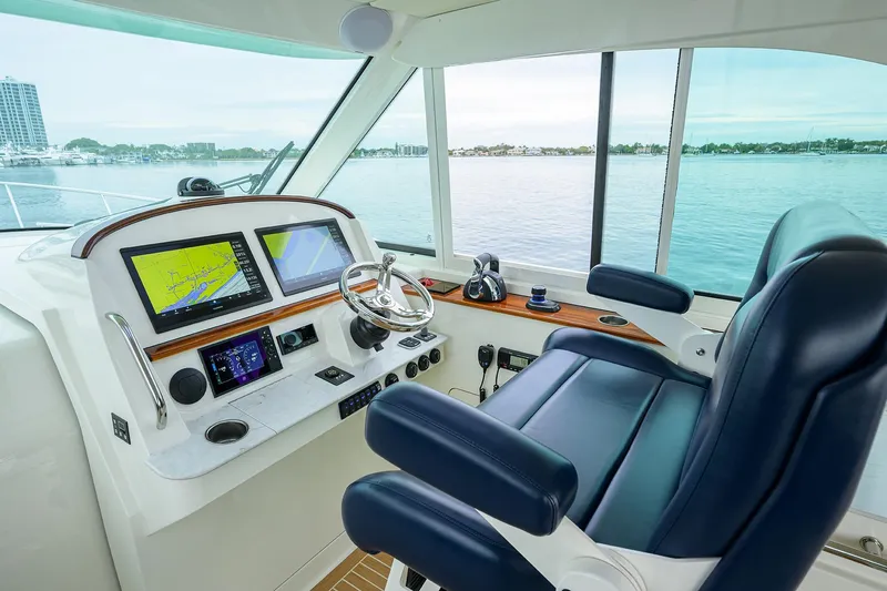 Renie Vee Yacht Photos Pics Hinckley 40X Renie Vie-Salon/Helm