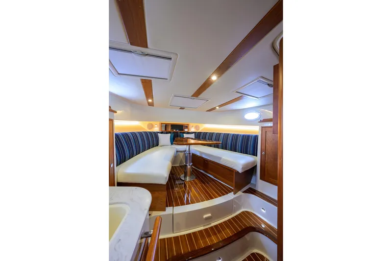 Renie Vee Yacht Photos Pics Hinckley 40X Renie Vie-Cabin Dinette