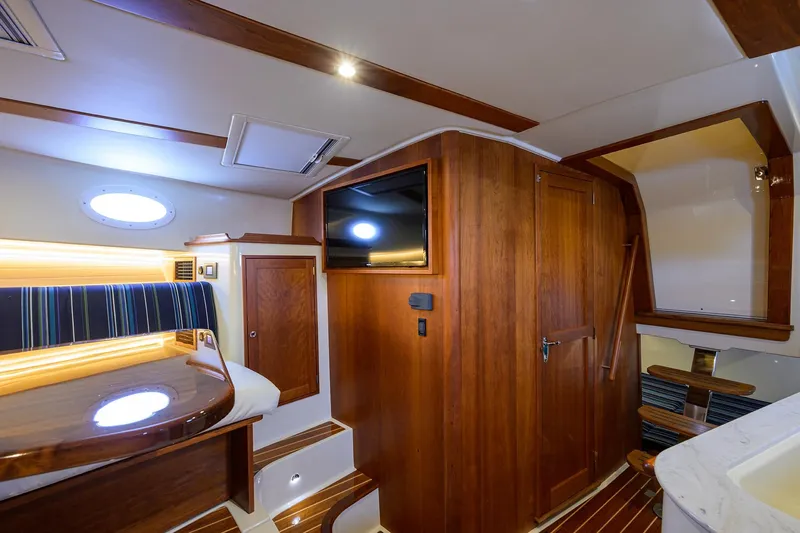 Renie Vee Yacht Photos Pics Hinckley 40X Renie Vie-Cabin Dinette