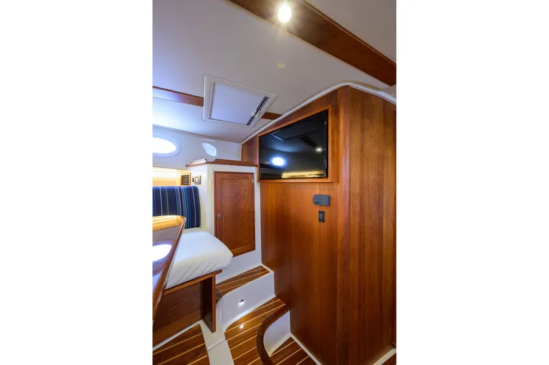 Renie Vee Yacht Photos Pics Hinckley 40X Renie Vie- TV/Storage