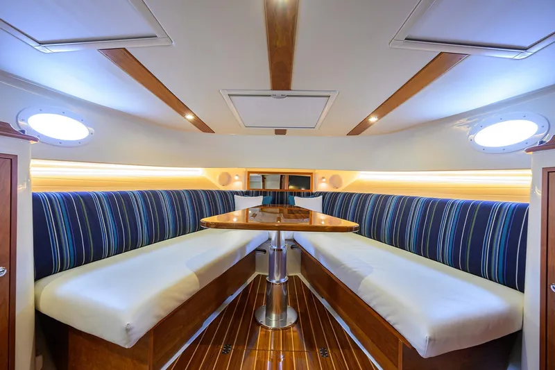 Renie Vee Yacht Photos Pics Hinckley 40X Renie Vie- Dinette