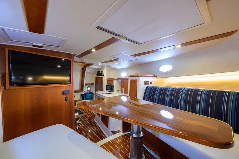 Renie Vee Yacht Photos Pics Hinckley 40X Renie Vie- Dinette