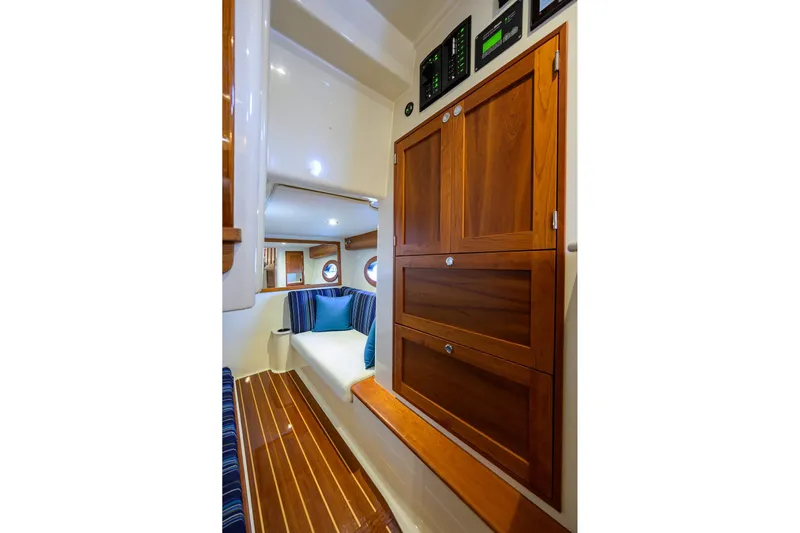 Renie Vee Yacht Photos Pics Hinckley 40X Renie Vie- Storage/and Loveseat