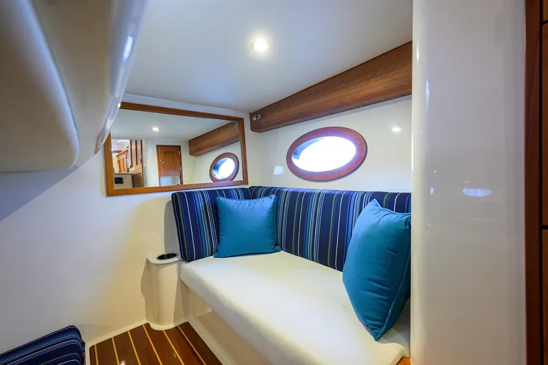 Renie Vee Yacht Photos Pics Hinckley 40X Renie Vie- Loveseat