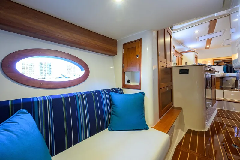 Renie Vee Yacht Photos Pics Hinckley 40X Renie Vie- Loveseat