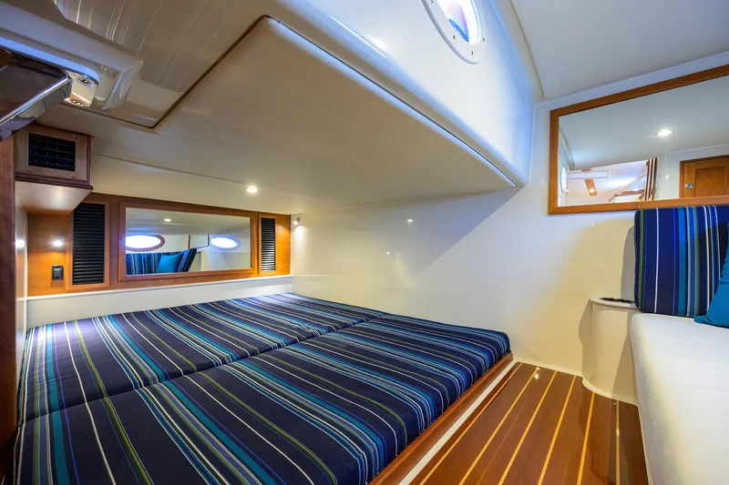 Renie Vee Yacht Photos Pics Hinckley 40X Renie Vie- Day Bed Aft