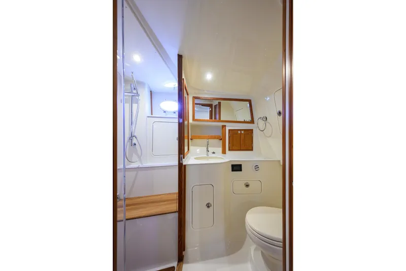 Renie Vee Yacht Photos Pics Hinckley 40X Renie Vie- Head