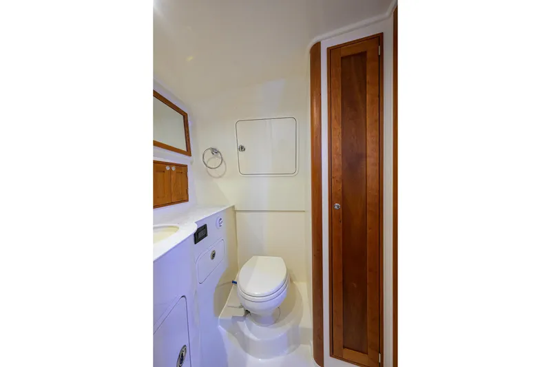 Renie Vee Yacht Photos Pics Hinckley 40X Renie Vie- Head