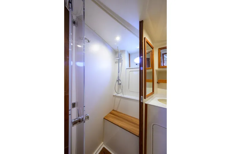 Renie Vee Yacht Photos Pics Hinckley 40X Renie Vie- Head