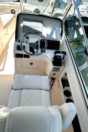  Yacht Photos Pics 2020 Grady-White Freedom 275 boat cockpit with Garmin navigation system and plush seating.