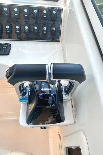  Yacht Photos Pics 2020 Grady-White Freedom 275 boat controls with Yamaha throttle system.