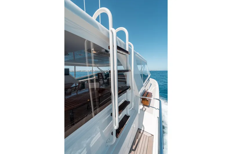 Rat Pack Yacht Photos Pics 2011 Marlow Explorer yacht with sleek design and ocean view.