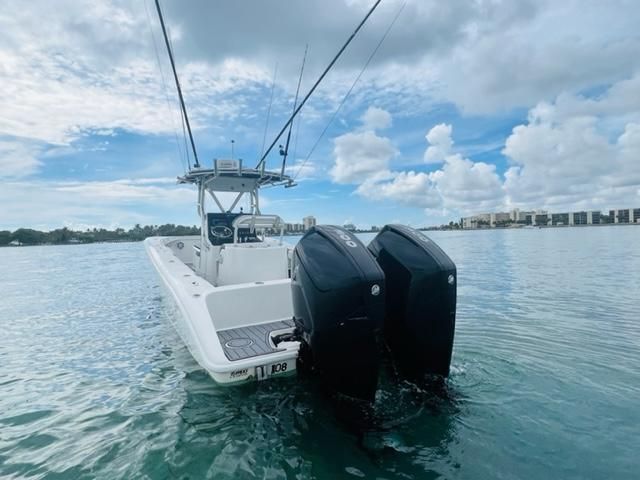 2004 Yellowfin 31 Center Console