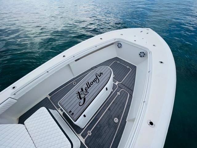 2004 Yellowfin 31 Center Console