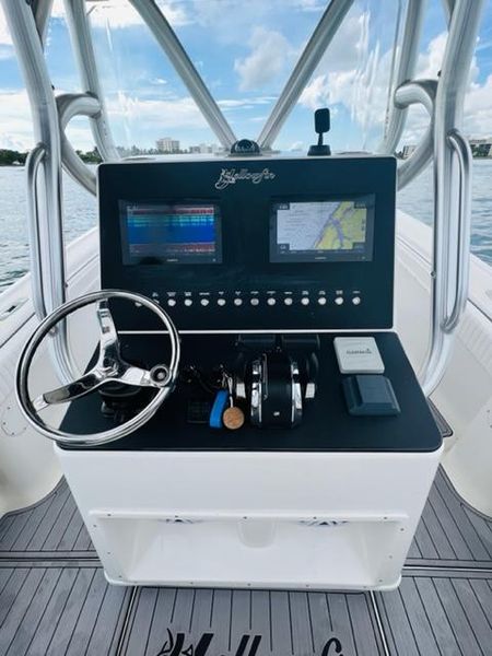 2004 Yellowfin 31 Center Console