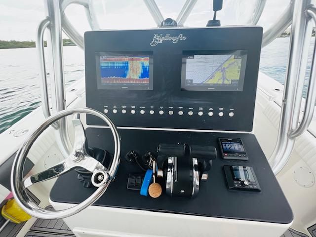 2004 Yellowfin 31 Center Console