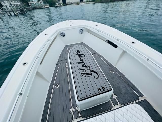 2004 Yellowfin 31 Center Console