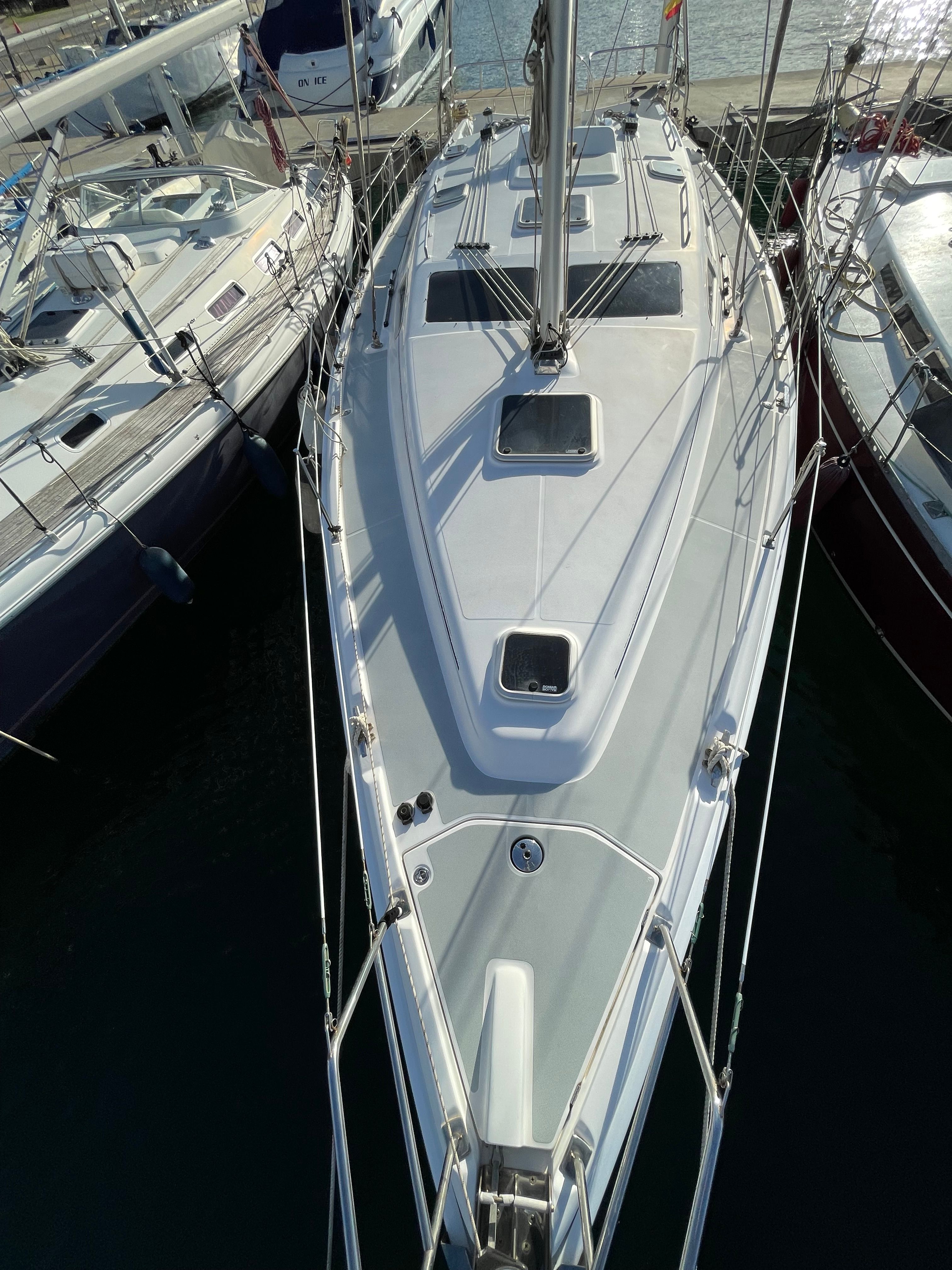 2006 Hunter 41 Deck Salon