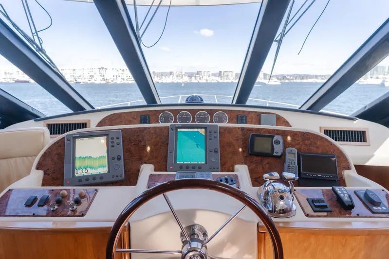 Jolie Vie Yacht Photos Pics 2004 Meridian 540 Pilothouse yacht helm with navigation instruments and steering wheel.