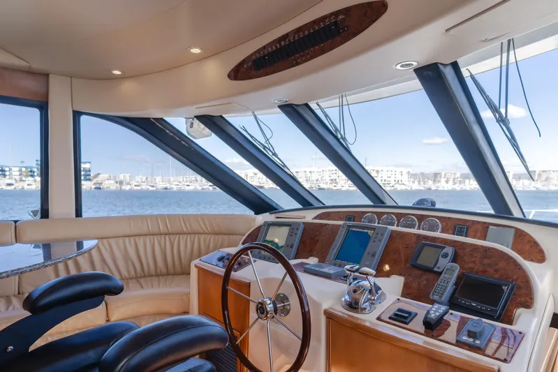 Jolie Vie Yacht Photos Pics Luxurious 2004 Meridian 540 Pilothouse yacht interior with modern navigation equipment.