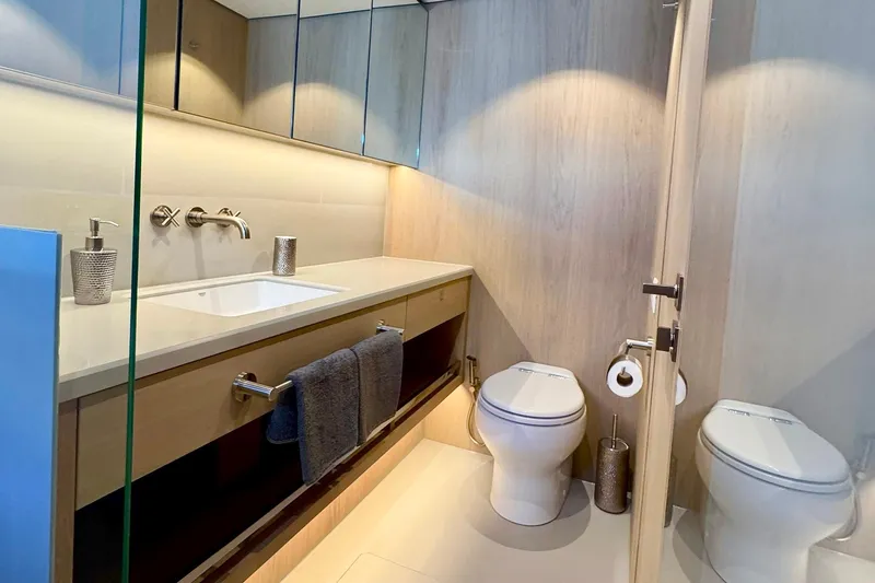  Yacht Photos Pics Luxurious bathroom in 2026 Outer Reef Yachts 780 Adventure, featuring modern fixtures and elegant design.