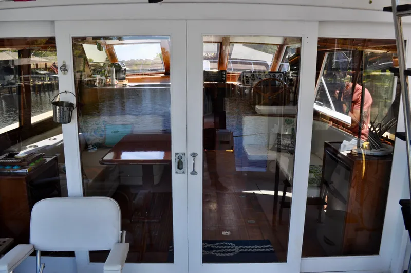 Freakin' Awesome Yacht Photos Pics Ocean Alexander 42 Sedan 1990 yacht interior with glass doors and seating area.